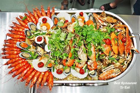The restaurant is famous for their 'luxury dinner', which is essentially a large seafood according to the restaurant, the customer fled the scene after the fracas. Best Restaurant To Eat - Malaysian Food Travel Blog: Fatt ...