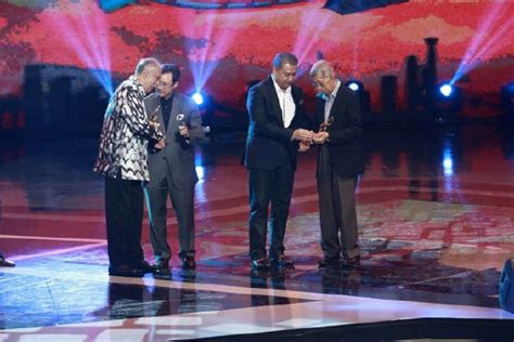 Harith merican ahmad merican and 2 others; Lagu Terbaik Anugerah Juara Lagu Ke-30 Milik Potret ...