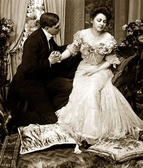 18 Romantic Proposal Snapshots That Make Lovers Can T Deny ~ Vintage Everyday