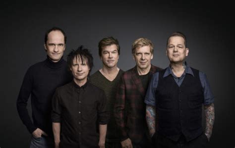 Unter dem hashtag #wirsindmehr laden kraftklub, die toten hosen und rapper wie marteria und casper zum konzert nach chemnitz ein. Aktion . Die Toten Hosen