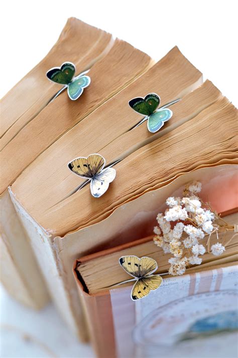 Free Printable Bookmarks with 3D Butterflies! - The Graphics Fairy