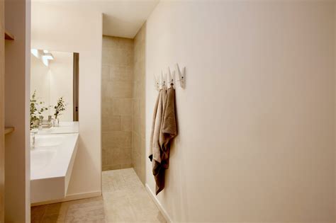 Painting a bathroom with a small paint roller: Tips & Tricks for Painting Your Bathroom
