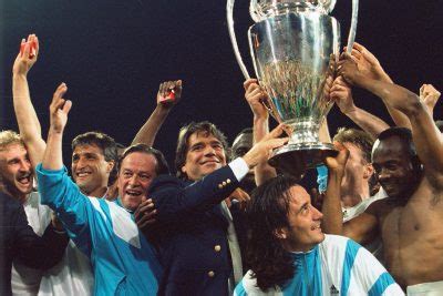 Arrivé à l'initiative du maire de marseille, gaston defferre, courant 1986, l'homme d'affaires bernard tapie prend les rênes du club avec une ferme. Ligue des Champions : comment ça marche ? - Les Kopkids