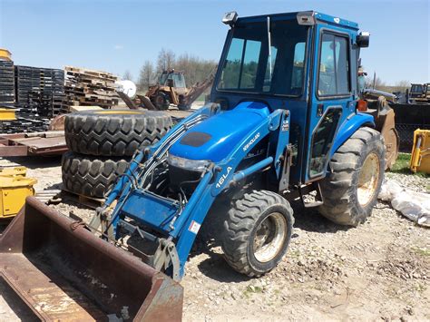 New Holland Boomer T2450 compact diesel with 16LA loader | New holland