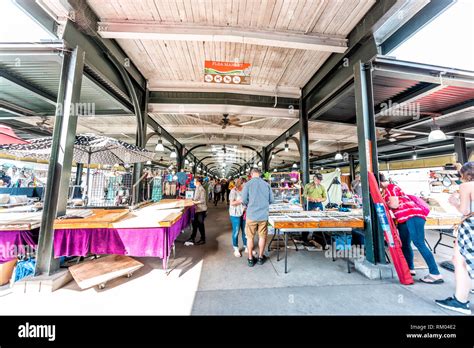 New Orleans Usa April 23 2018 Old Town French Quarter Outdoor Flea