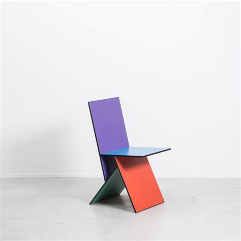 The panton chair was designed by verner panton for the brand vitra.the chair has won several major awards and still features the iconic, ergonomic although verner panton visualised the design for this chair in 1960, his dreams of fabricating the stacking seat from one piece of moulded plastic. Verner Panton Vilbert chair | Béton Brut