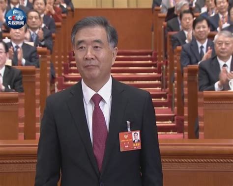 Oct 25, 2017 · 汪洋同志简历 汪洋，男，汉族，1955年3月生，安徽宿州人，1972年6月参加工作，1975年8月加入中国共产党，中央党校大学学历，工学硕士学位。 现任中央政治局常委，国务院副总理、党组成员。 1972－1976年 安徽省宿县地区食品厂工人、车间负责人 【微视频】汪洋当选全国政协十三届委员会主席 俞正声与汪洋热烈握手_新闻频道_中国青年网