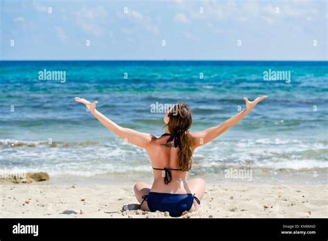 Women In Bikinis At The Seaside Woman In Bikini At Fotos Und