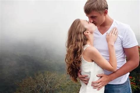 9 lovely ways to use your hands when kissing part 2