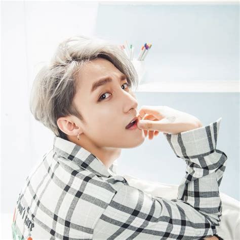 Born and raised in thái bình, thái bình province, tùng's family discovered his singing ability when he was two years old. Album Son Tung MTP: Những Ca Khúc Hay Nhất Sơn Tùng Nhạc ...