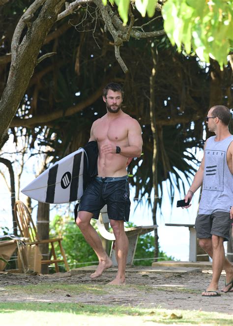 Celebrity And Entertainment Chris Hemsworth Shows Off Shirtless