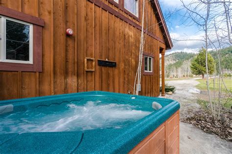 Cozy River Front Cabin With Private Hot Tub Perfect For A Romantic