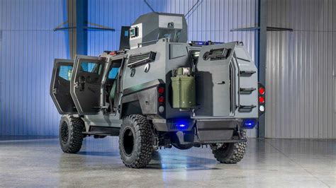 Roshel Senator Apc Is An Armored Suv Ready For Any Apocalypse