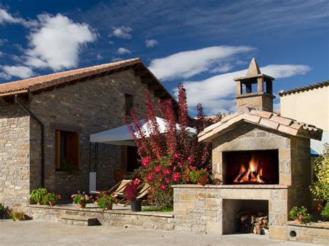 Pirineurural dispone de 8 casas de turismo rural en los pirineos de lerida (cataluña, españa). Casa Fantova. Ajolamiento rural con encanto cerca de Aínsa