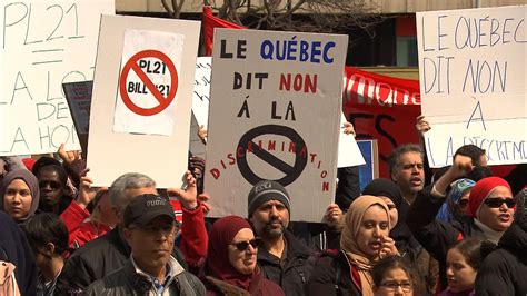 des milliers de personnes dans les rues de montréal contre le projet de loi sur la laïcité
