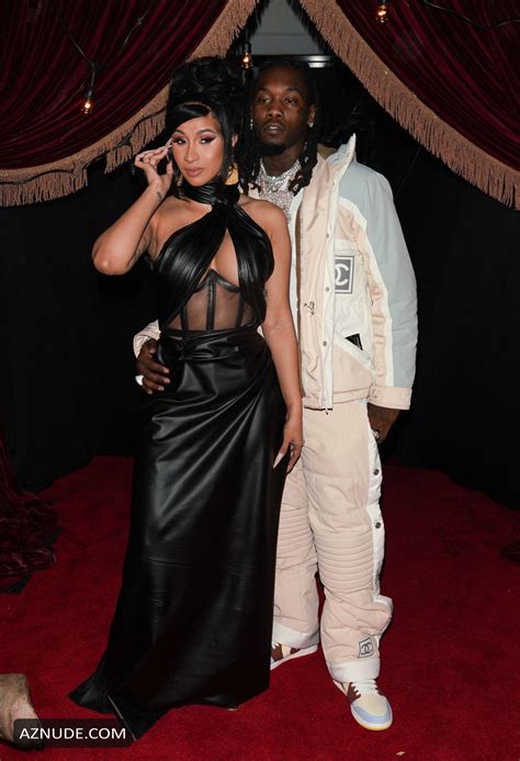 Offset And His Wife Cardi B Blow 100000 Dollars In Ones At A Strip