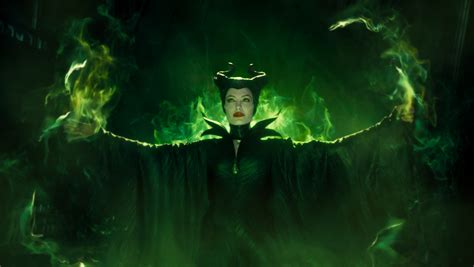Angelina Jolies Maleficent Spreads Her Wings In New Clip Cbs News