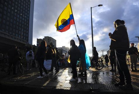 Miles de personas marchan en protesta por la reforma tributaria en medio de un grave repunte de casos de coronavirus Paro nacional en vivo: así transcurren las manifestaciones ...