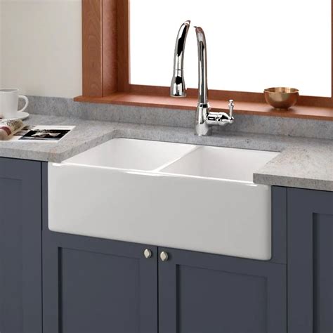 We love farmhouse sinks for their functionality and impressive aesthetics. 33" Huntington Fireclay Double-Bowl Farmhouse Sink | Farmhouse style kitchen, Sink, Kitchen styling