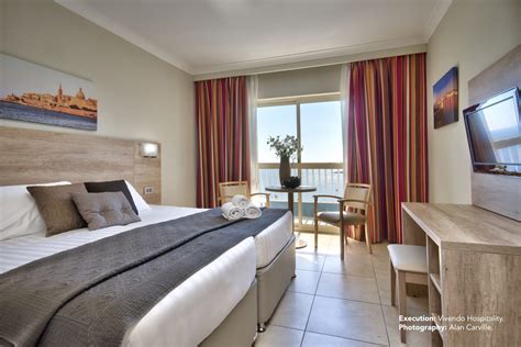 If you are traveling without children, this is the ideal hotel for you, due to our 16+ adults policy. QAWRA PALACE - MALTA - Dobra Forma