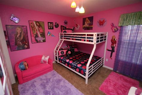 Hannah montana is an american teen sitcom that was created by michael poryes, rich correll, and barry o'brien, and aired on disney channel for four seasons between march 2006 and january 2011. Hannah Montana Themed Bedroom - Hannah Montana Themed ...