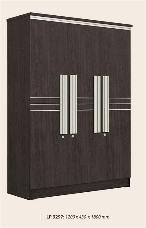 Untuk melengkapi kamar tidur putra dan putri anda, lemari pakaian 3 pintu ini bisa menjadi pilihan yang tepat. Lemari pakaian minimalis 3 pintu - Lemari pakaian murah