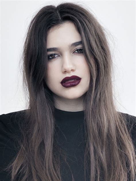 Today, we thought we would take a look at popstar dua lipa who has certainly proved to be quite a big makeup fan over the past few years. Dua Lipa Fall Makeup Look Inspiration Vampy Berry Lips ...