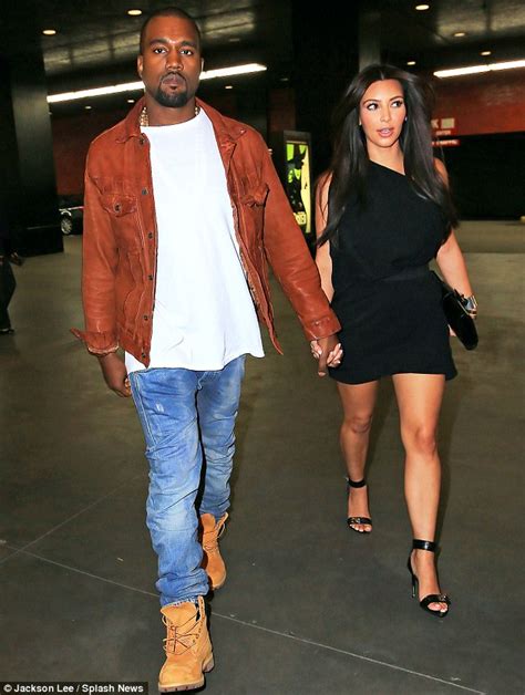 Kim Kardashian Jets To New York And Straight Back Into Kanye West S Arms Just Hours After Dining