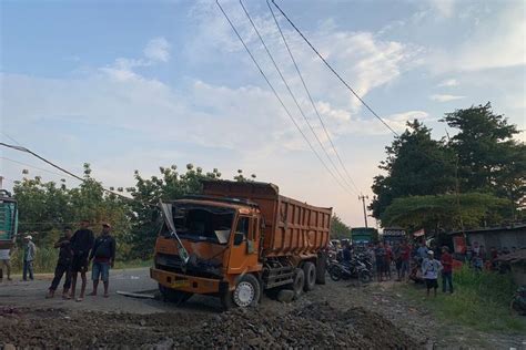 Kecelakaan Libatkan Truk Di Parung Panjang Bogor Kasus Tewas