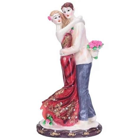 Brand Basket Romantic Love Couple Polyresin Statue For Interior Decor