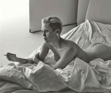 Miley Cyrus Poses Nude Photo Celebrity Sex Tape