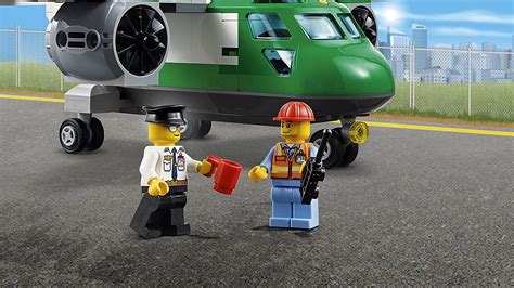 Lego city games provide an opportunity to build your own world of design. LEGO City - Aeropuerto, avión de mercancías (6135708 ...