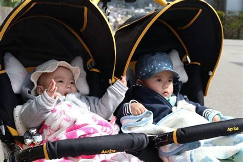 The Best Double Strollers For Travel Mum On The Move