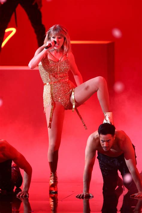 Taylor Swift Sexy Ass And Legs At 2019 American Music