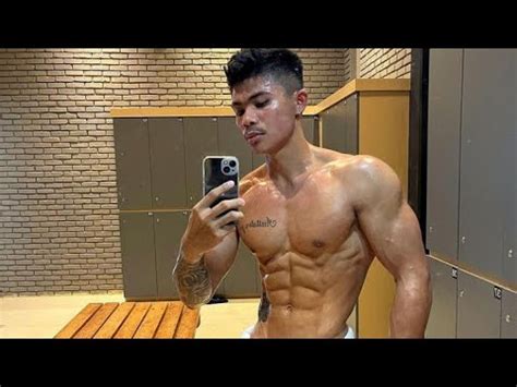 HOTTEST AND SEXY INDONESIAN BODYBUILDER ISAY KESEK POSING PRACTICE FLEXING MUSCLE YouTube