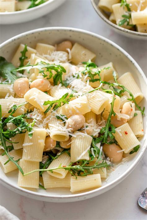 Pasta mit weißen Bohnen Rucola und Zitrone Rezept