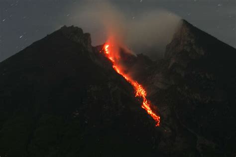 Daerah ini terletak diantara gunung merapi dan gunung merbabu. Merapi Muntahkan 19 Kali Lava Pijar Dalam Waktu Enam Jam ...