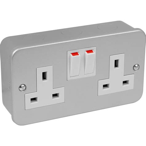 2 gang 13amp double pole metal clad switched socket uk stock home and garden diy materials