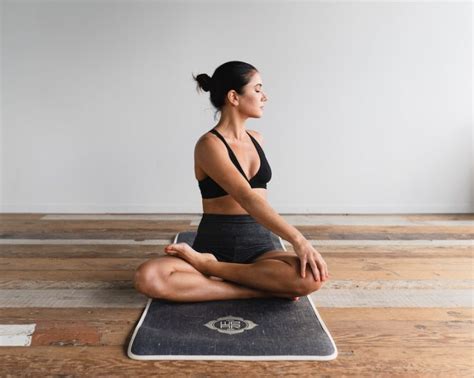 Los Mejores Estiramientos Cervicales Practicando Yoga Yogateca