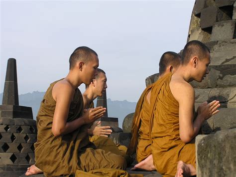 Hinduism is the fourth largest religion in malaysia. IpsTerkini: POKOK - POKOK AJARAN AGAMA HINDU BUDHA DI ...