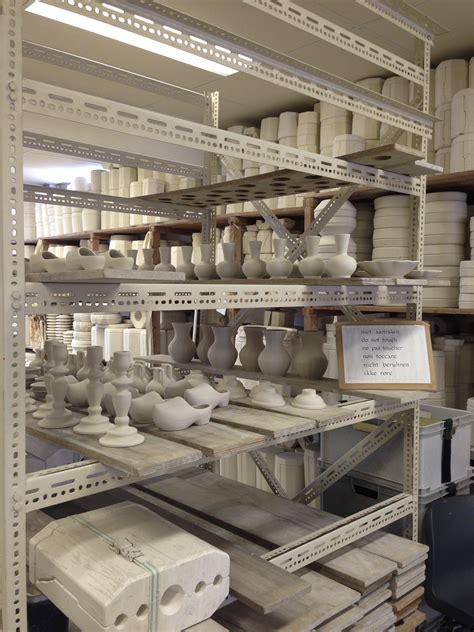 What kind of pottery is blue and white? A Trip to the Delft Blue Pottery Factory (de Delftse Pauw ...