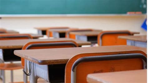 Lo ha comunicato vincenzo de luca durante una diretta facebook. Emergenza Coronavirus, scuole e Università chiuse ...