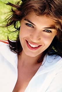 Raquel strada ensina as seguidoras a fazer ondas no cabelo com guardanapos de papel. Raquel Strada - IMDb