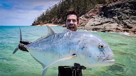 Giant Trevally Fish V Blu De