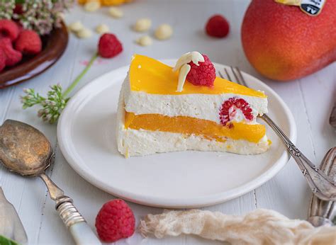If you can't manage to find raw cocoa, it works with plain roasted cocoa as well even though the taste will possibly be a little different. White chocolate mousse cake stuffed with mango. Juanje's ...
