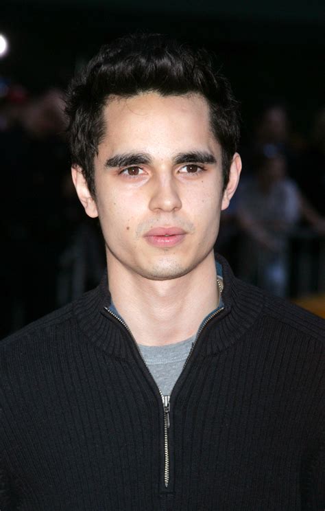 Max starred alongside blake lively in elvis and anabelle and is known for his roles in the internship (2013), the social network (2010), bee season (2005. Opiniones de max minghella