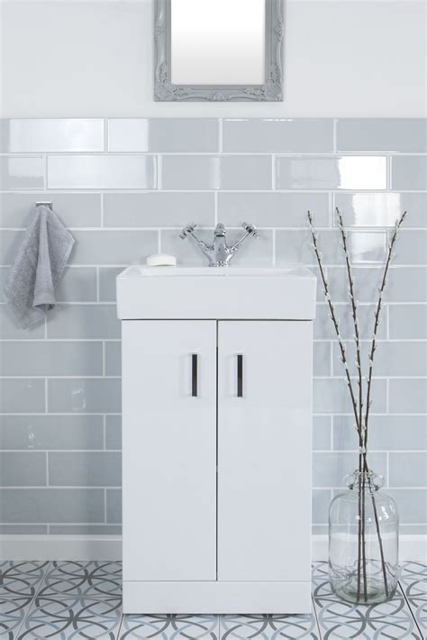 We offer prices that fit your budget with durability and styles that fit your life. 11 beautiful ways to use metro tiles | Rustic bathroom ...