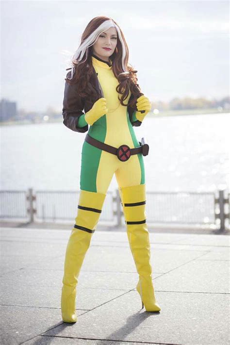 Pretty Lush Cosplay As Rogue More Cosplay Comic Con Rogue Cosplay