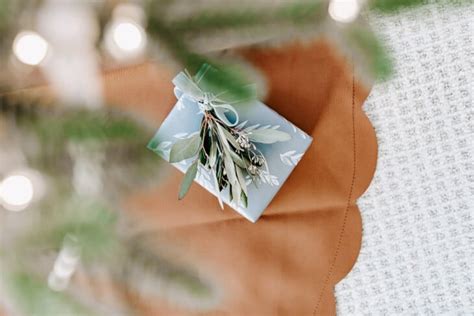 16 Easy And Creative T Card Wrapping Ideas Julie Blanner