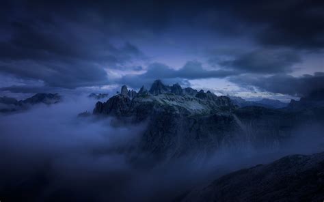 Download 2560x1700 Mountain Evening Fog Cliff Dark Clouds